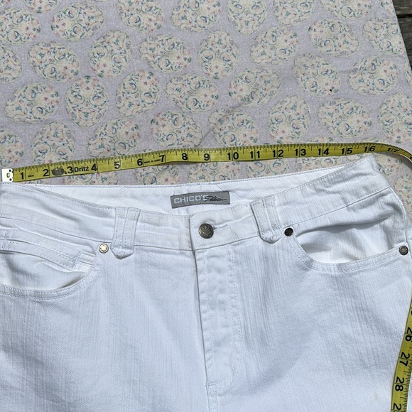 Chicos Platinum Darlene Crop pant white with navy embroidery details Size 1.5 - Picture 11 of 12